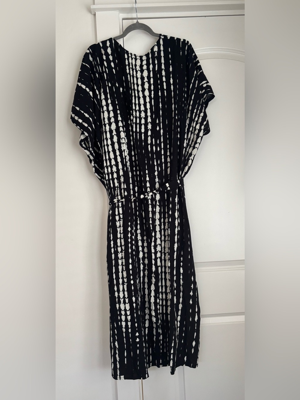 Black and White Tie-Dye Open Front Kimono Cover-Up - Picture 3 of 5